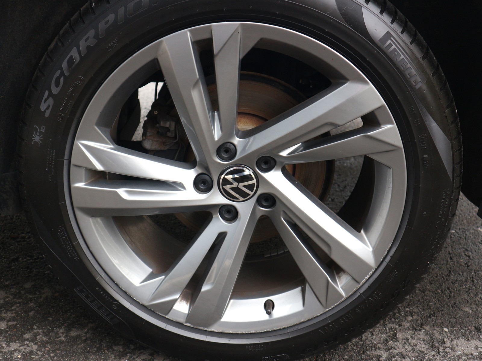 VW - Tiguan Allspace 2,0 TDI R-Line 4Motion Matrix AHK Pano Navi_24