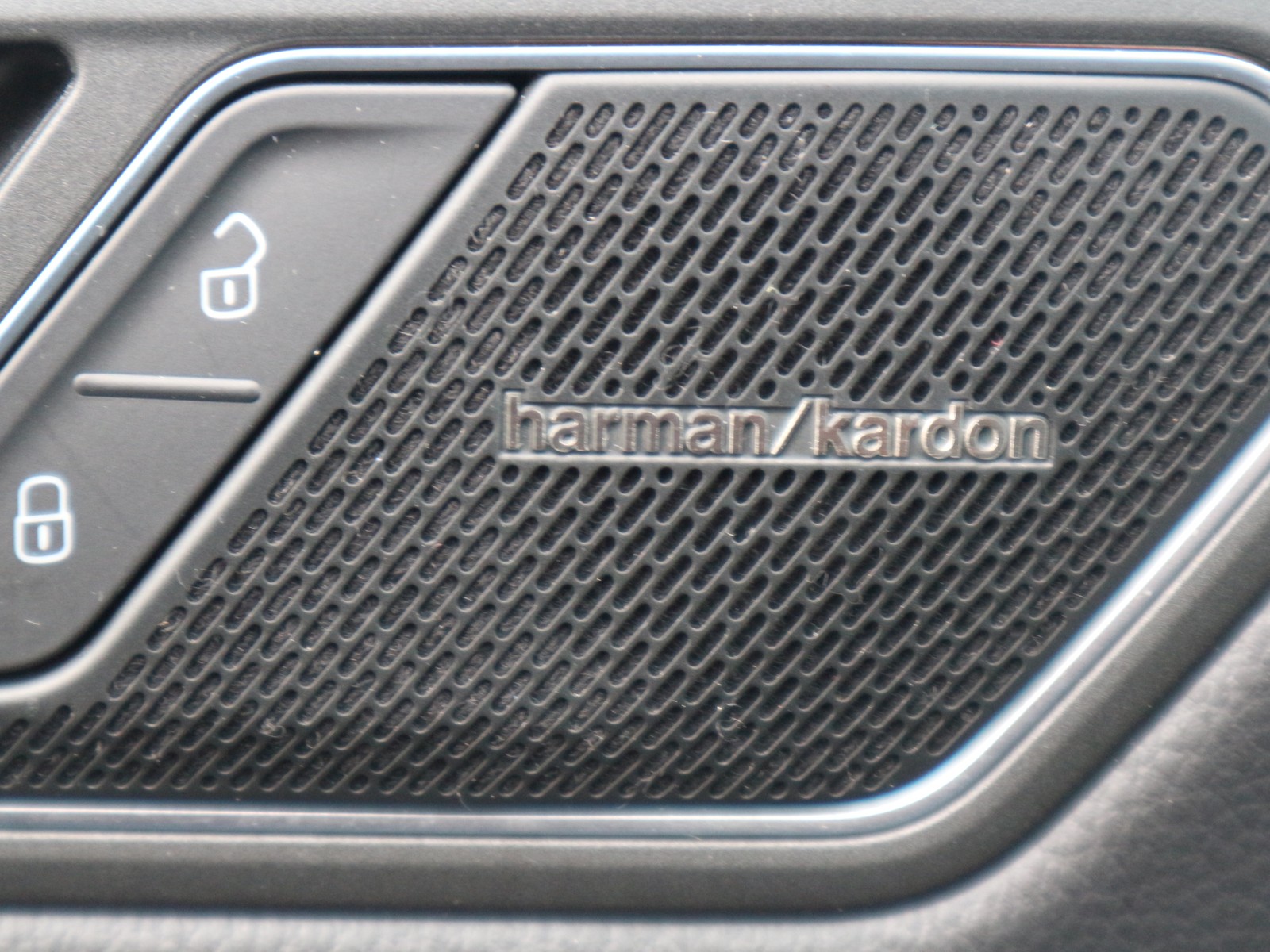 VW - Tiguan Allspace 2,0 TDI R-Line 4Motion Matrix AHK Pano Navi_16 VW - Tiguan Allspace 2,0 TDI R-Line 4Motion Matrix AHK Pano Navi_16