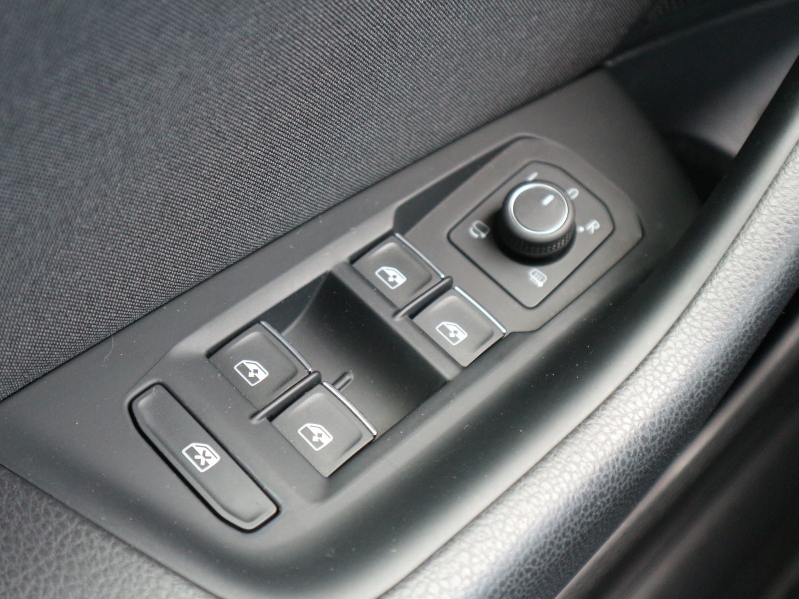VW - Passat Variant GTE /Matrix/AHK/STDHZ/IQDRIVE_18