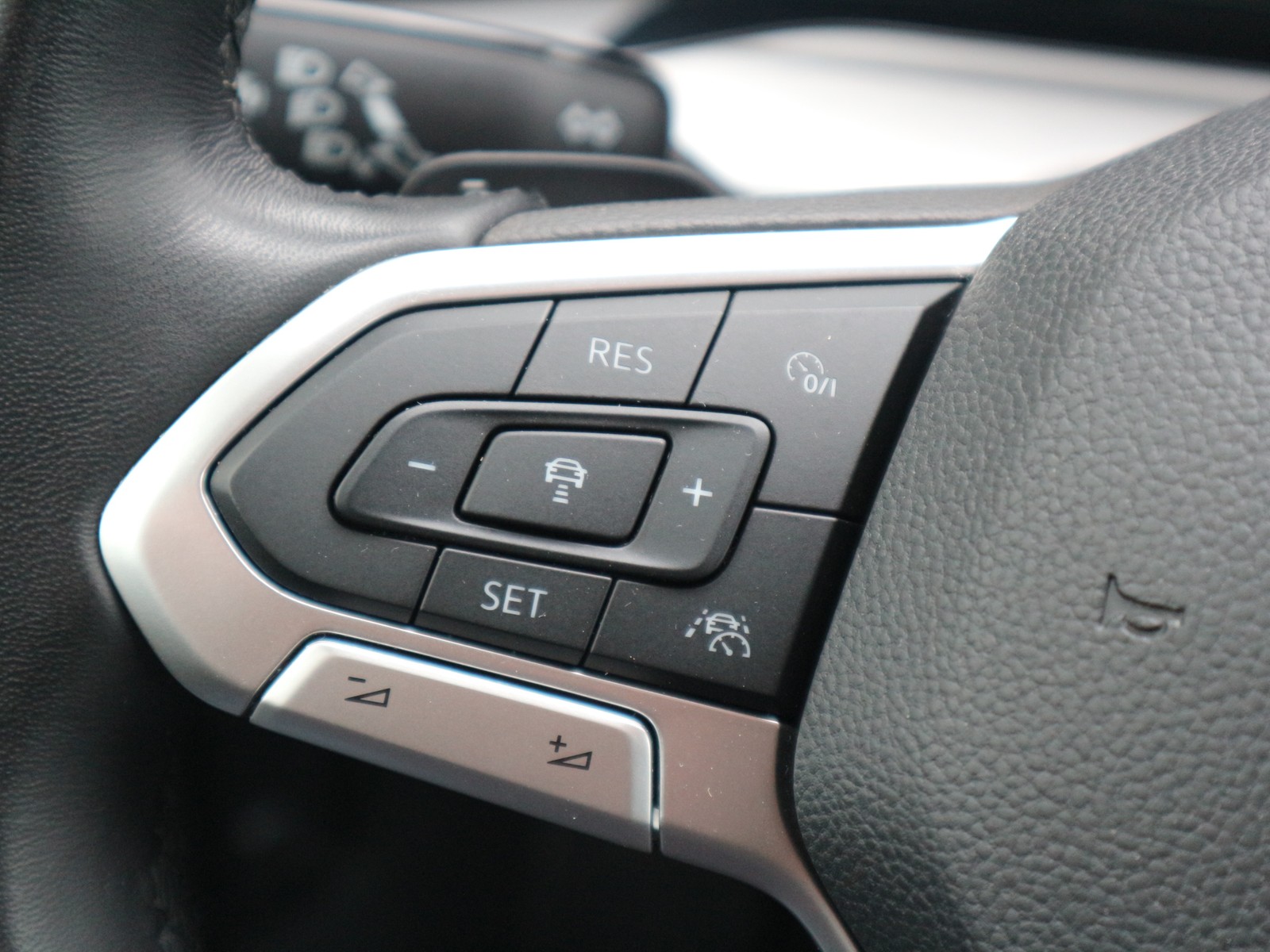 VW - Golf Variant 2,0 l TDI Life LED Navi Kamera_4