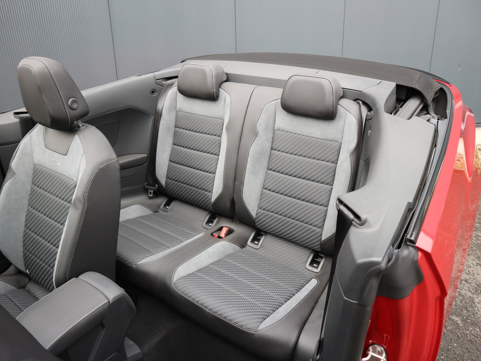 VW - T-Roc Cabrio R-Line +Matrix+Navi+BlackStyle+PaAs_17
