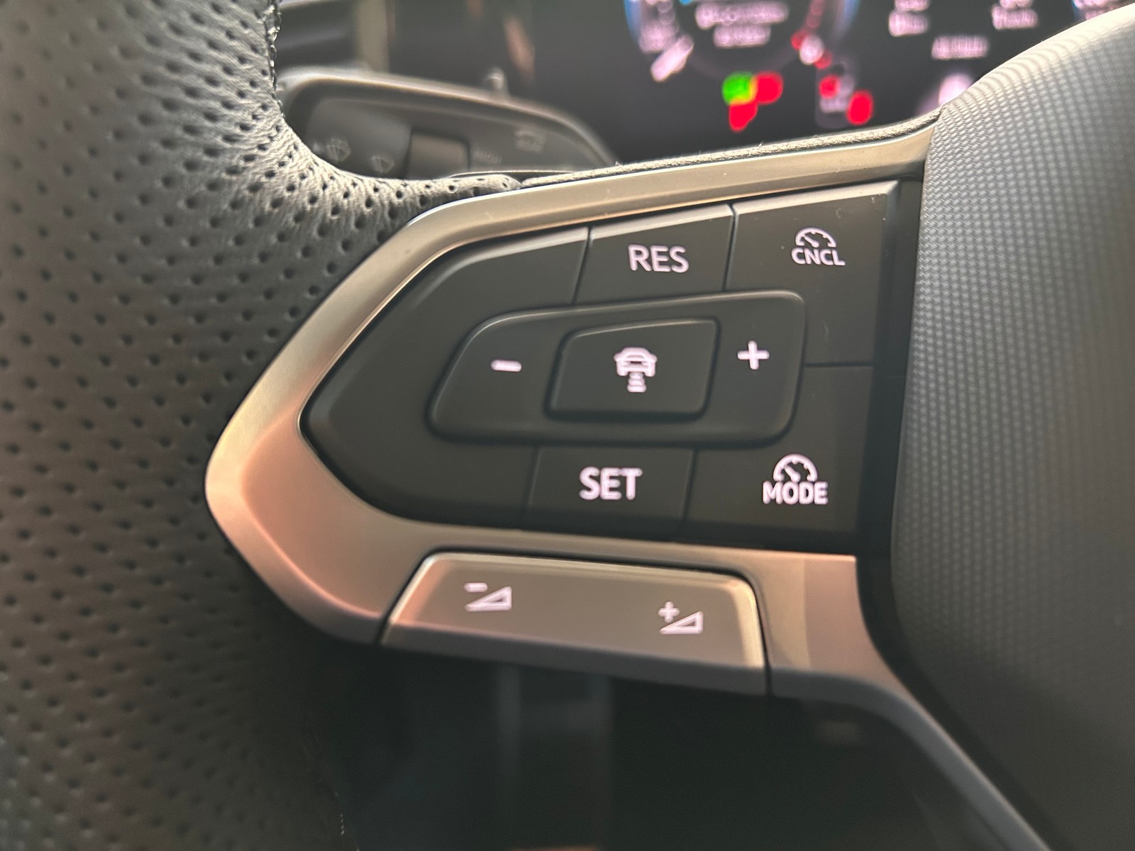 VW - Tiguan 2,0 TDI R-Line AHK NAVI LED_6