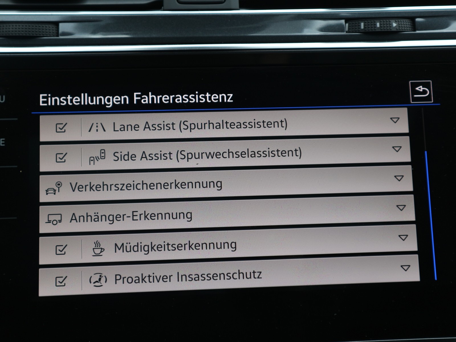 VW - Tiguan Allspace 2,0 TDI R-Line 4Motion Matrix AHK Pano Navi_7 VW - Tiguan Allspace 2,0 TDI R-Line 4Motion Matrix AHK Pano Navi_7