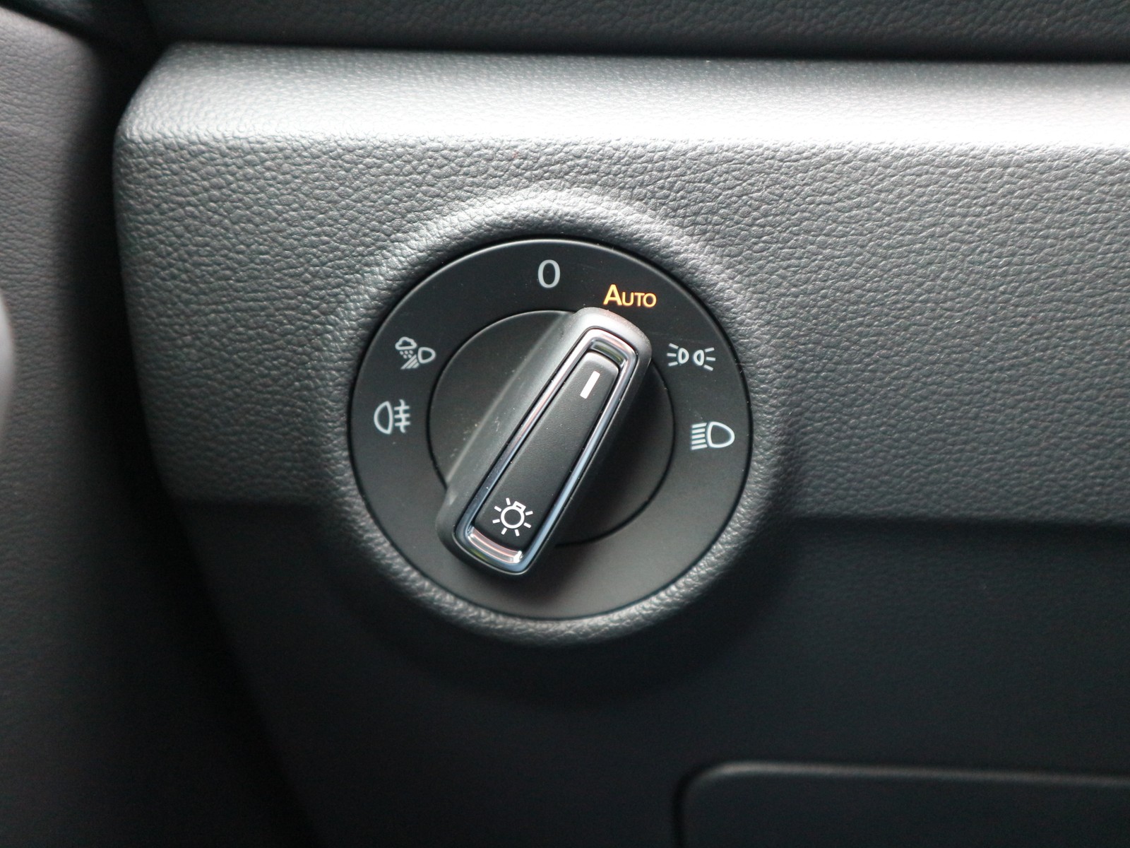 VW - T-Roc Cabrio R-Line +Matrix+Navi+BlackStyle+PaAs_15