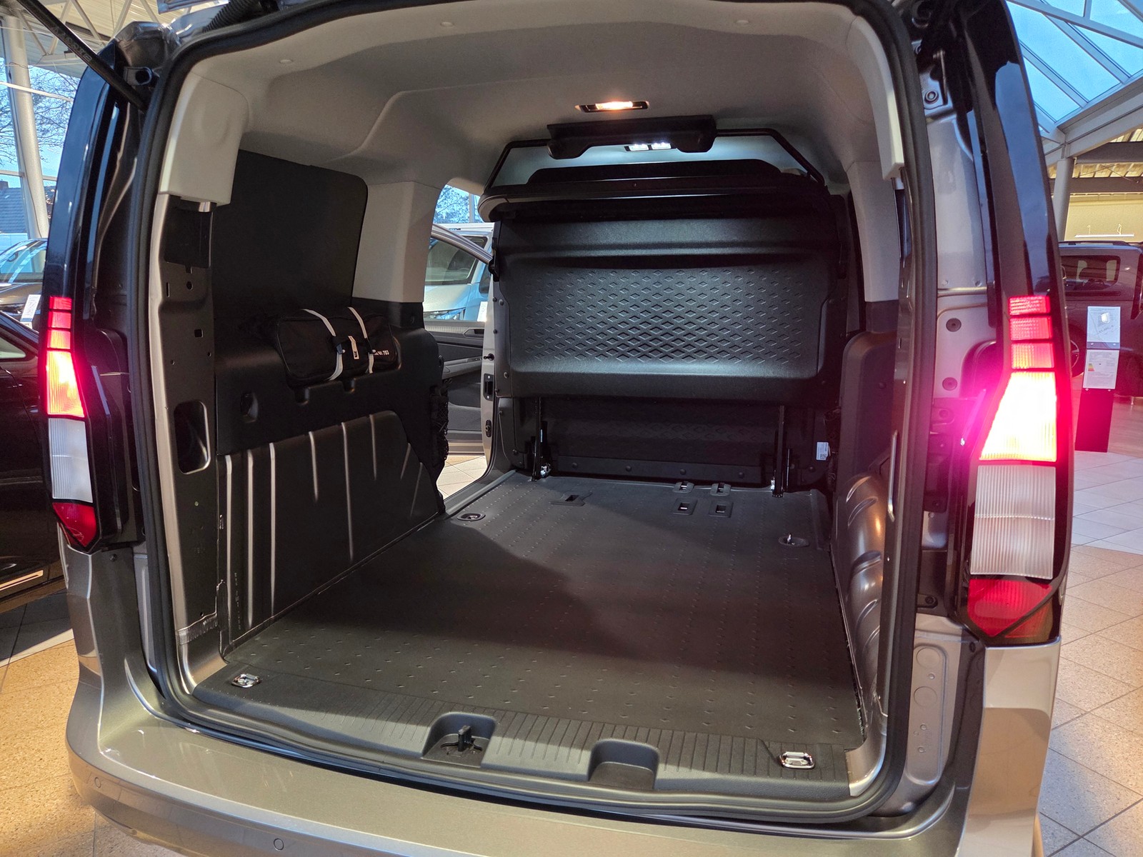 VW - Caddy 2,0 TDI Flexible Maxi LED AHK Kamera_2