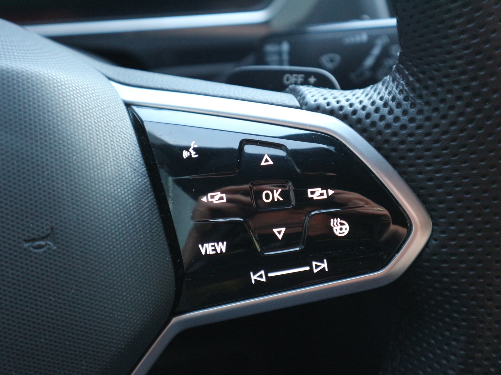 VW - Tiguan 2,0 TDI R-Line Black 4M /Matrix/AHK/KAM_5