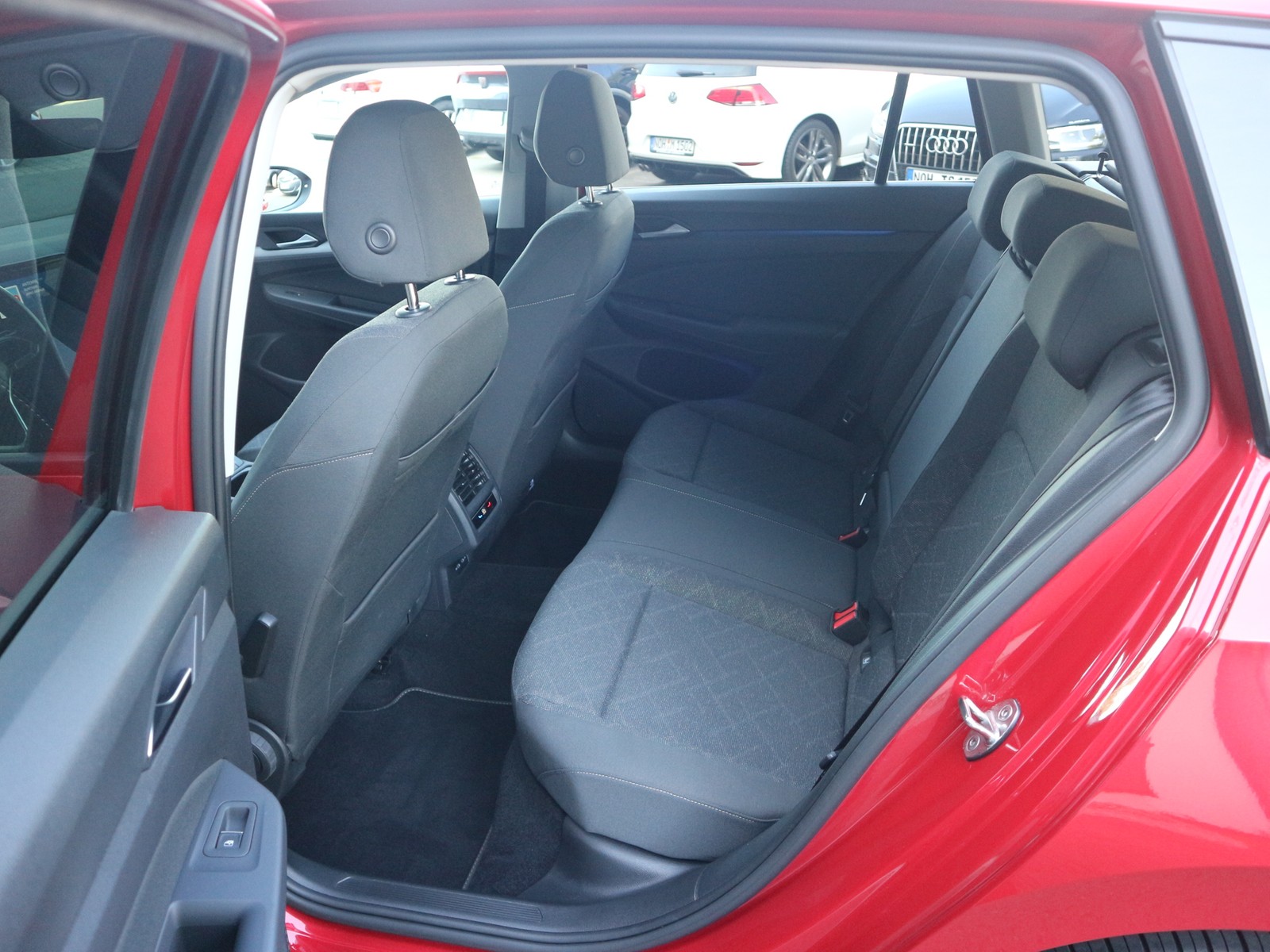 VW - Golf VIII Variant Life LED Navi AHK_20