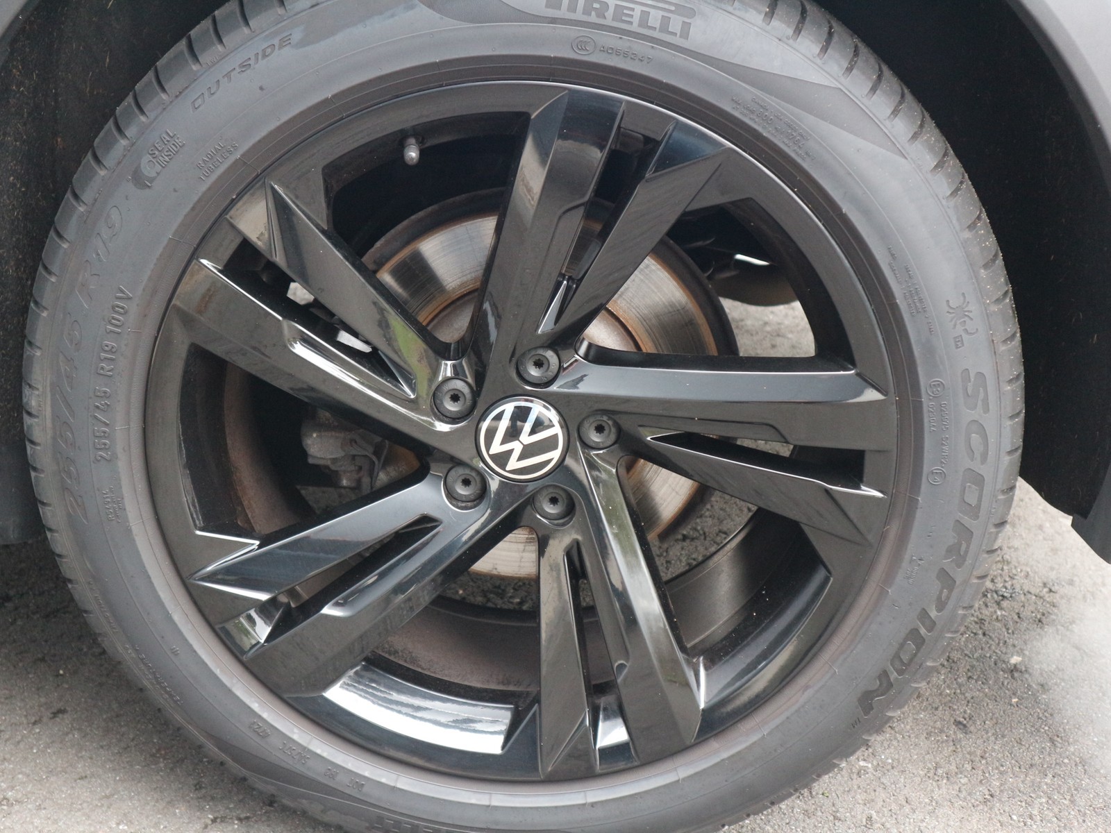 VW - Tiguan 2,0 TDI R-Line Matrix Navi AHK_21 VW - Tiguan 2,0 TDI R-Line Matrix Navi AHK_21