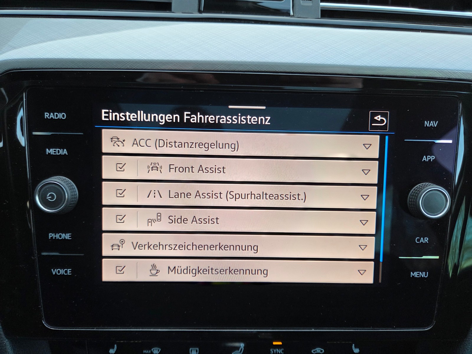 VW - Passat Variant 2.0 TDI Business /MATRIX/PANO/MOD22/IQDRIVE_7