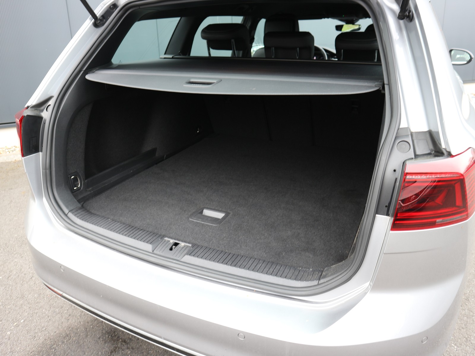 VW - Passat Variant 2.0 TDI DSG R Line /MATRIX/IQDRIVE/MASSAGE_19