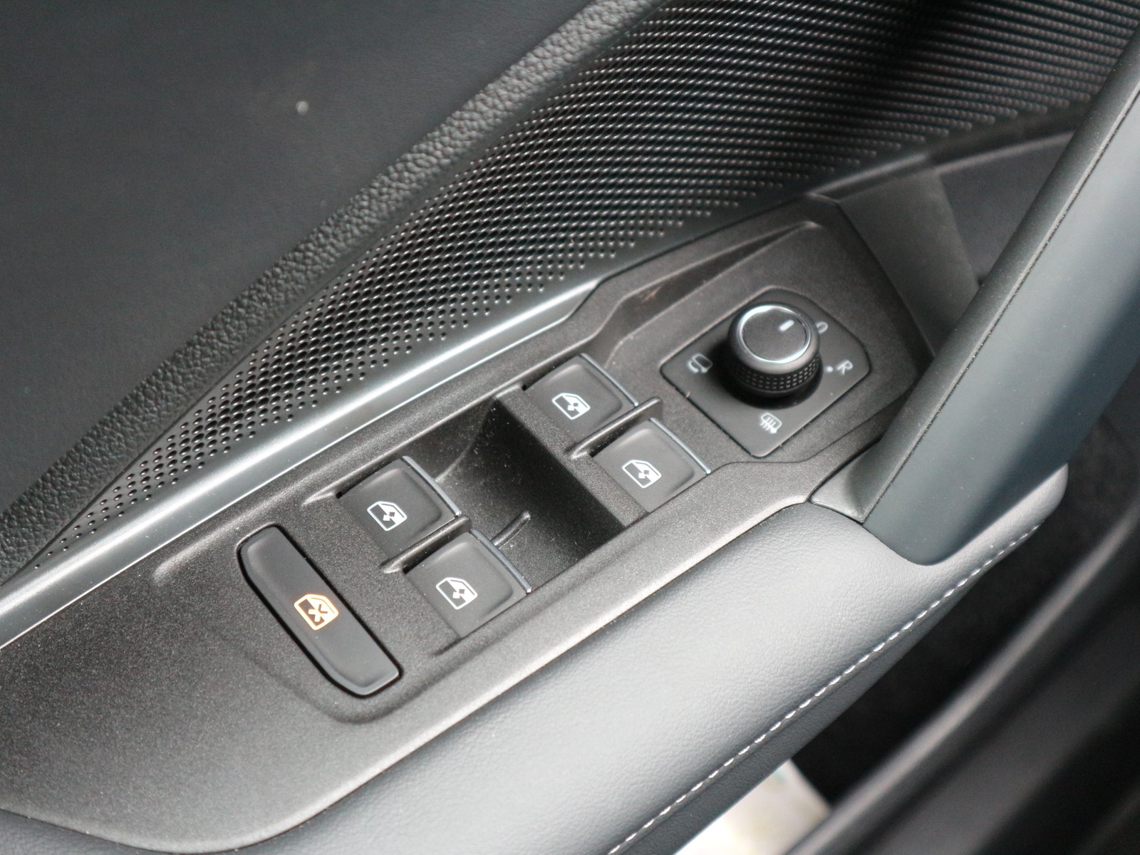 VW - Tiguan 2,0 TDI Elegance +LED+Navi+AHK+Kamera_14