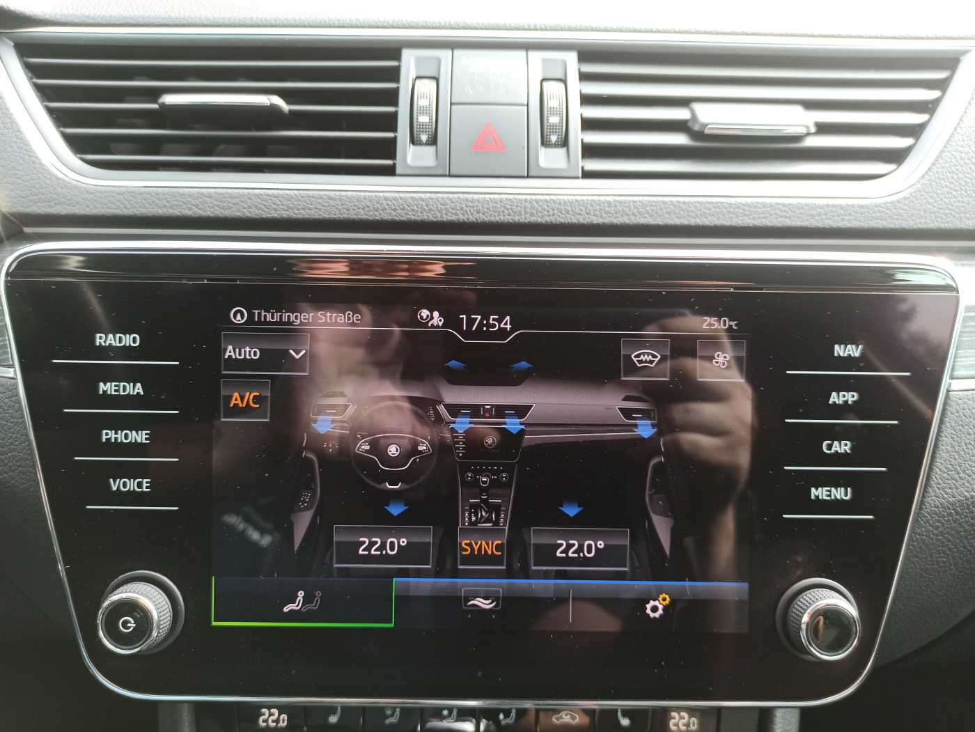 Skoda - Superb Combi 2,0 TDI Style LED Navi VC_10