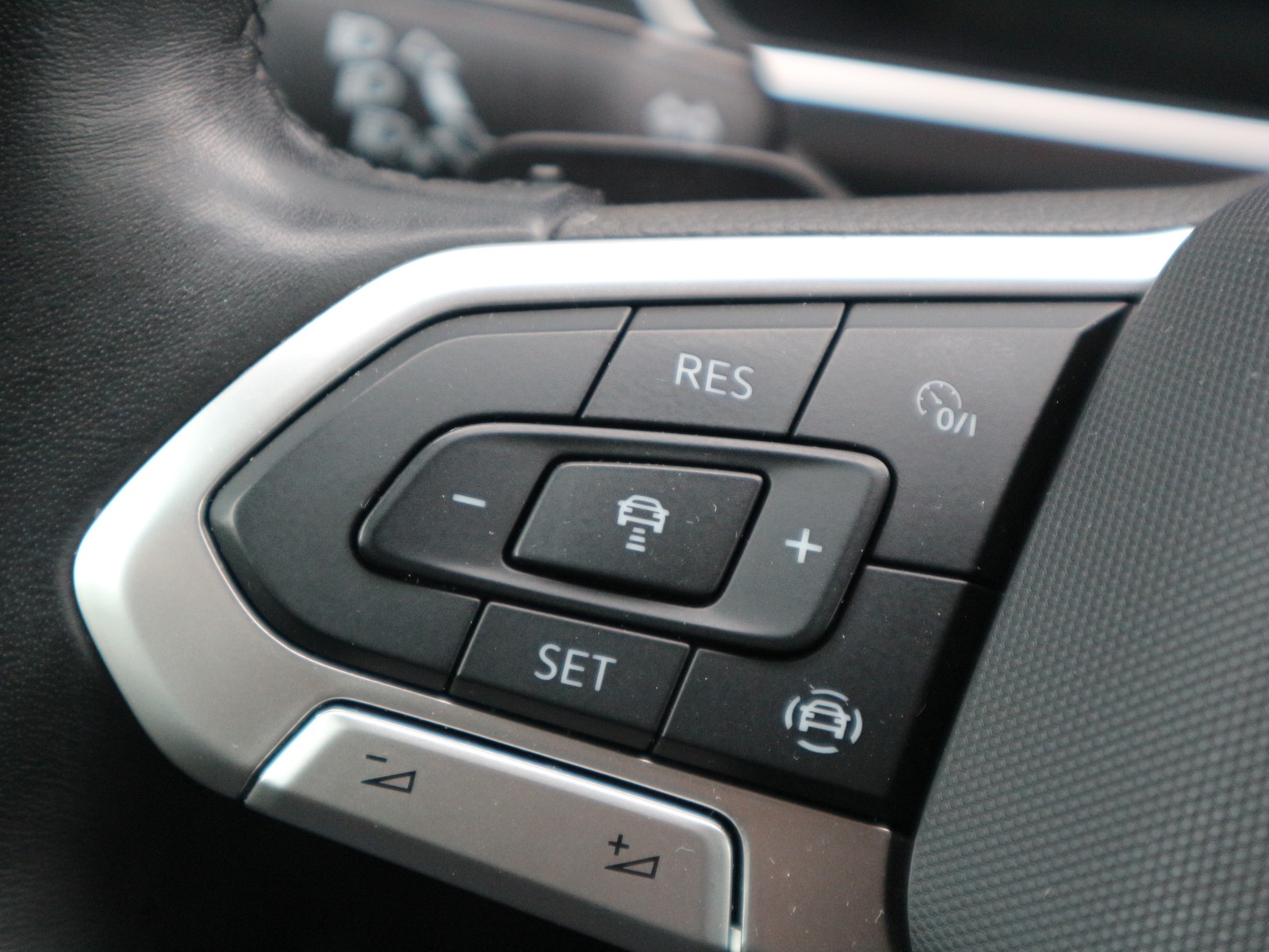 VW - Tiguan 2,0 TDI Elegance Matrix Navi AHK_5 VW - Tiguan 2,0 TDI Elegance Matrix Navi AHK_5