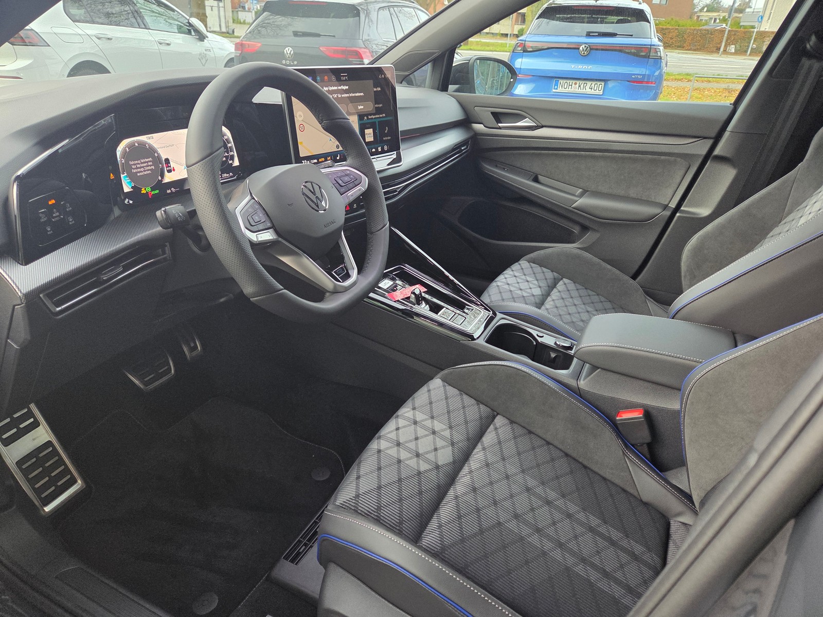 VW - Golf VIII Lim 1.5 eTSI R-Line AHK+NAVI+LED+Head-UP_16