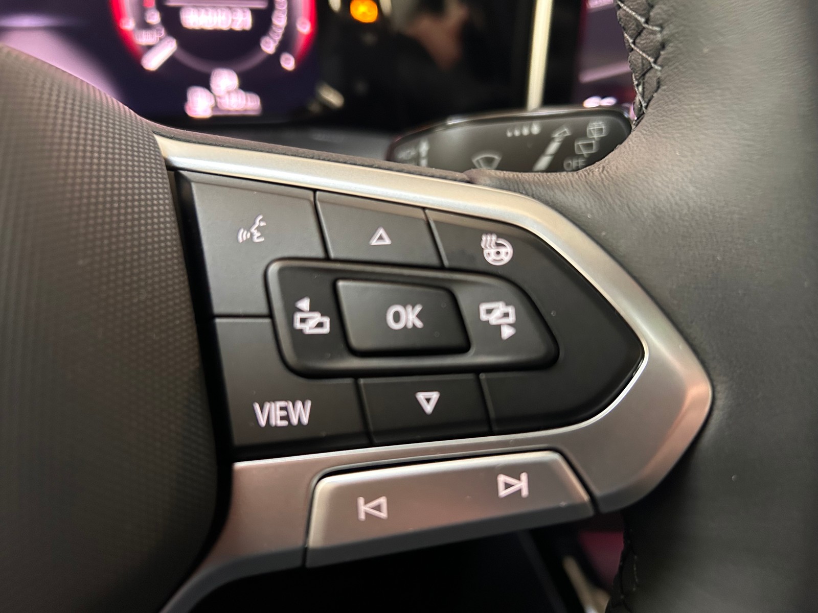 VW - Golf VIII 1,5 TSI Style LED Navi AHK Pano_4