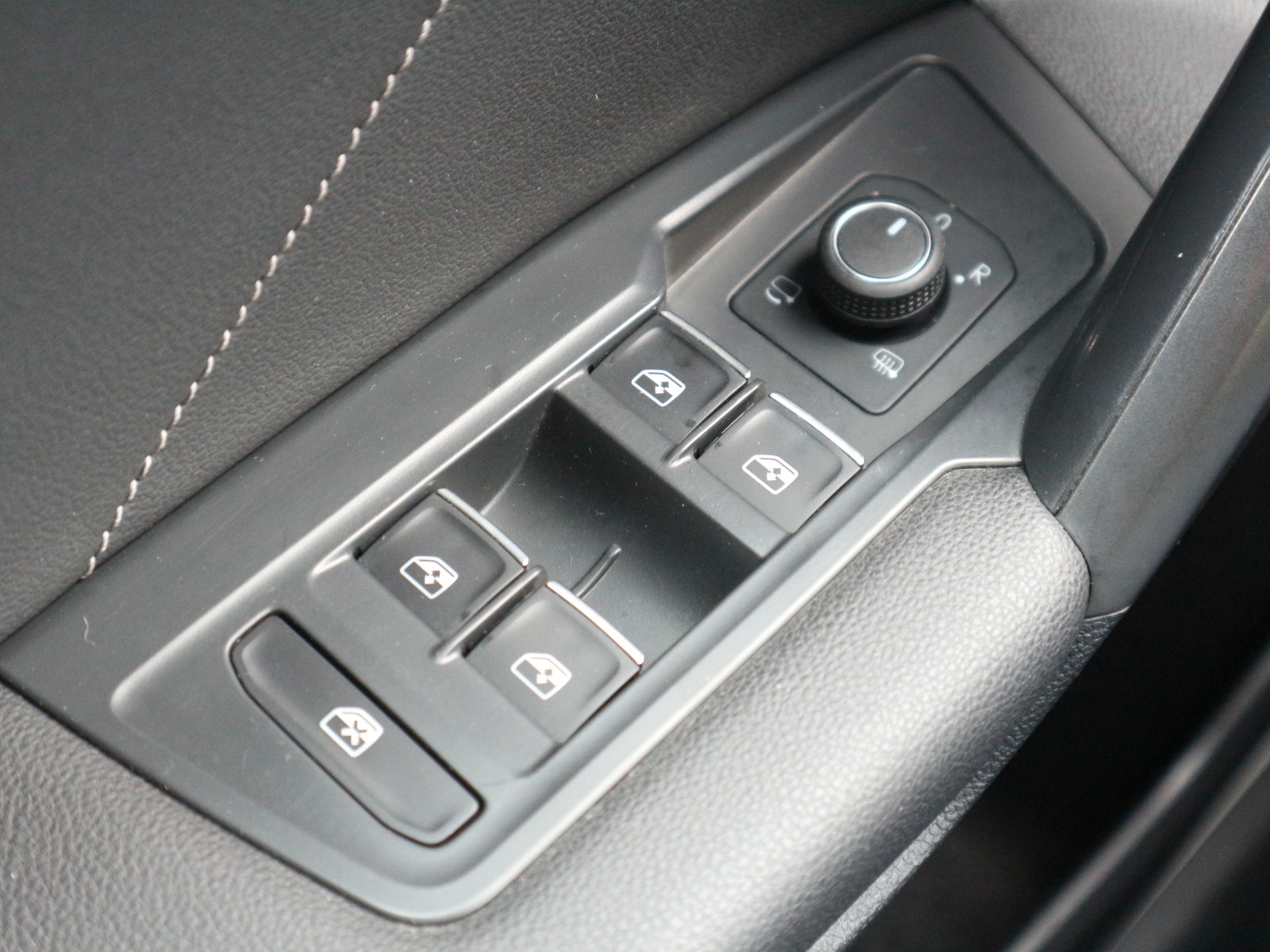 VW - Tiguan Allspace 2,0 TDI R-Line 4Motion Matrix AHK Pano Navi_18 VW - Tiguan Allspace 2,0 TDI R-Line 4Motion Matrix AHK Pano Navi_18