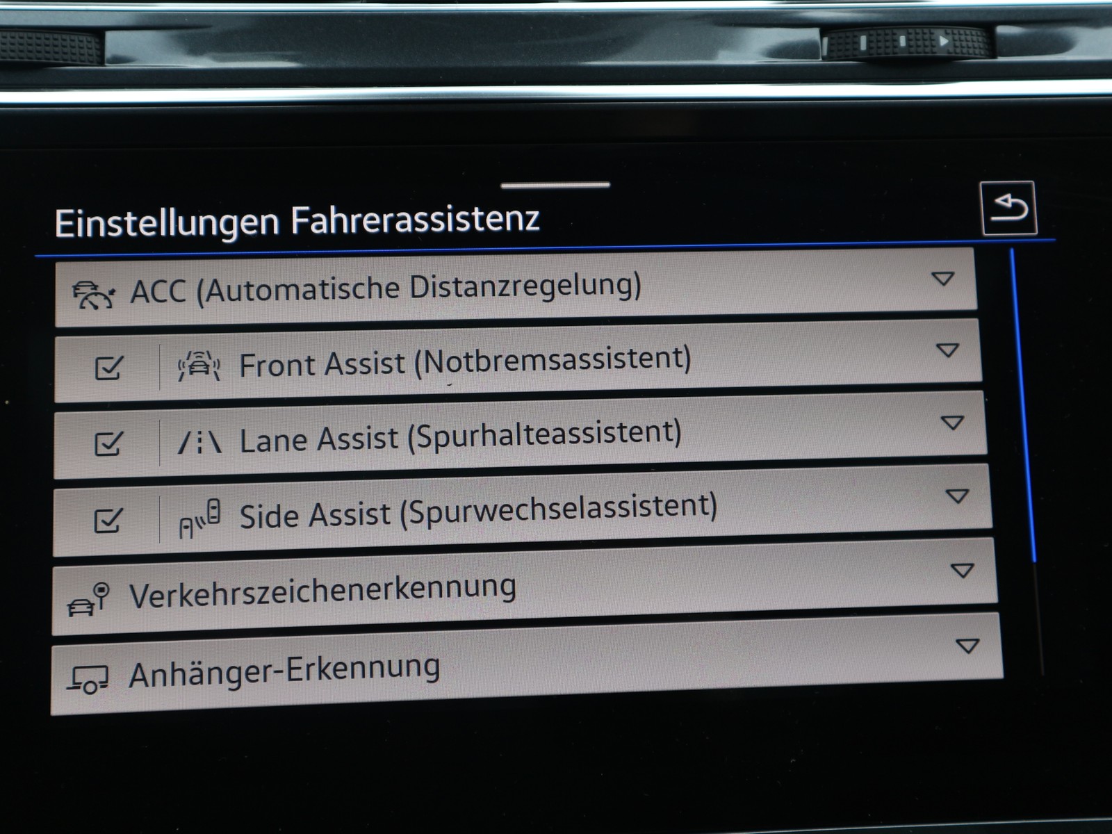 VW - Tiguan Allspace 2,0 TDI R-Line 4Motion Matrix AHK Pano Navi_6 VW - Tiguan Allspace 2,0 TDI R-Line 4Motion Matrix AHK Pano Navi_6