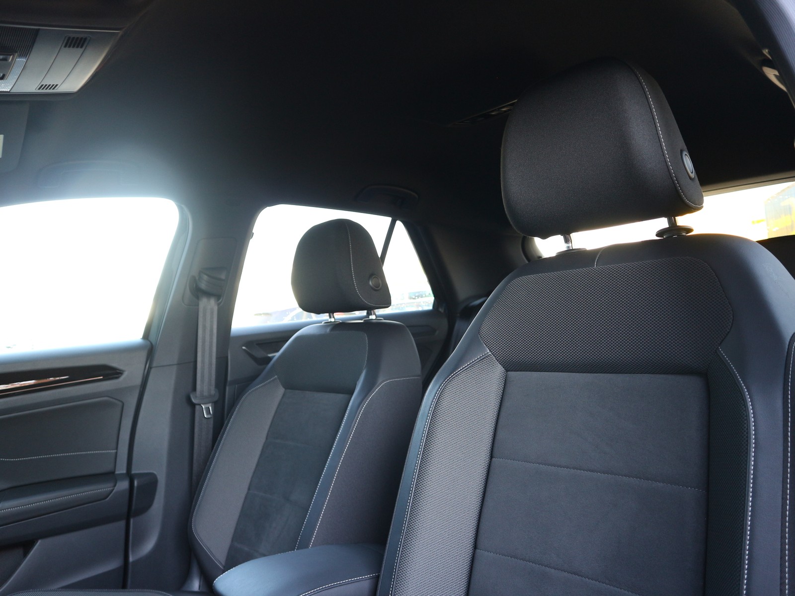 VW - T-Roc 1.5 TSI DSG R-Line NAVI+LED+ACC+KAMERA+AHK_2